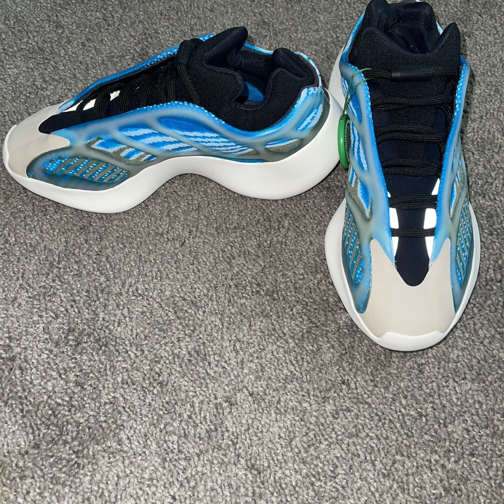 Yeezy 700 V3 Arzareth